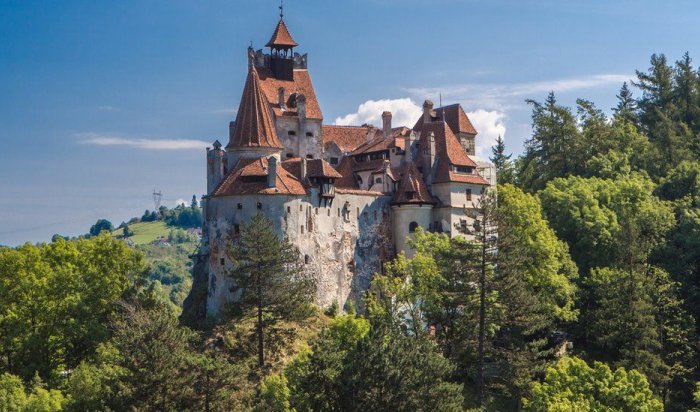 В Румынии открыли центр вакцинации от COVID-19 в замке Дракулы