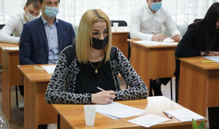 Более 12,5 тысяч выпускников Иркутской области сдают в этом году экзамен по русскому языку