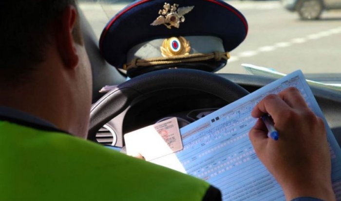 В Приангарье пьяный водитель съел составленный инспектором протокол (Видео)