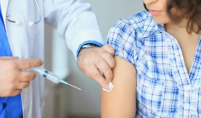 Социологи оценили отношение россиян к обязательной вакцинации