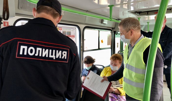 В Иркутске выявляют нарушителей масочного режима в общественном транспорте