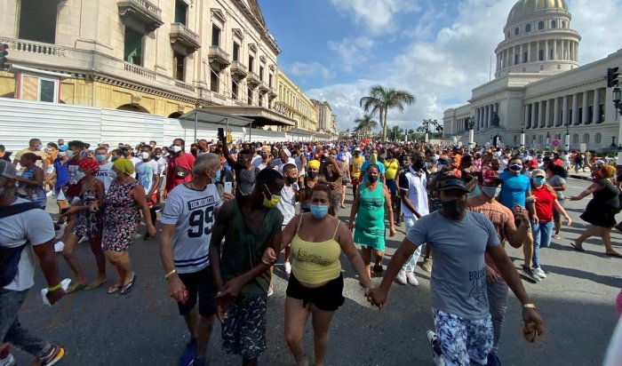 На Кубе начались массовые акции протеста против правительства