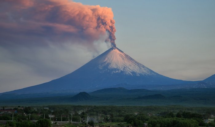 Два туриста сорвались с вулкана на Камчатке