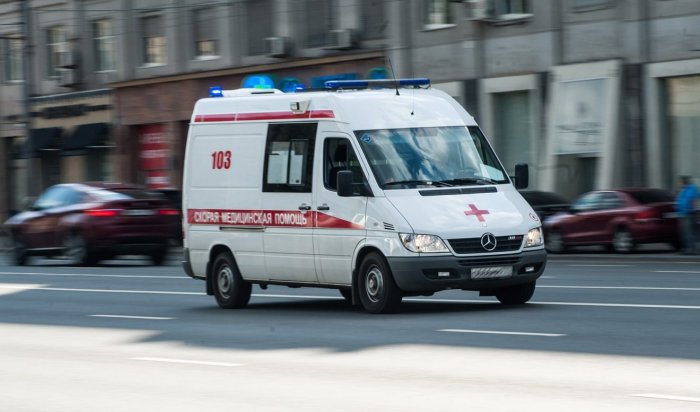 Мужчина погиб после падения с балкона четвертого этажа дома в Иркутске