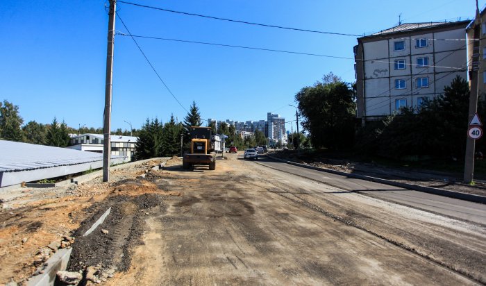 Раскритикованный мэром «СоюзСтрой» ремонтирует дорогу в микрорайоне Солнечный Иркутска (Фоторепортаж)