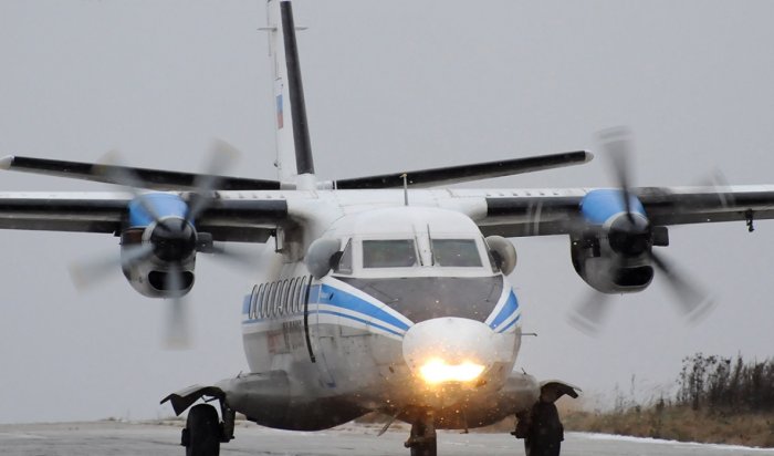 Пассажирский самолет L-410 совершил жесткую посадку в Иркутской области