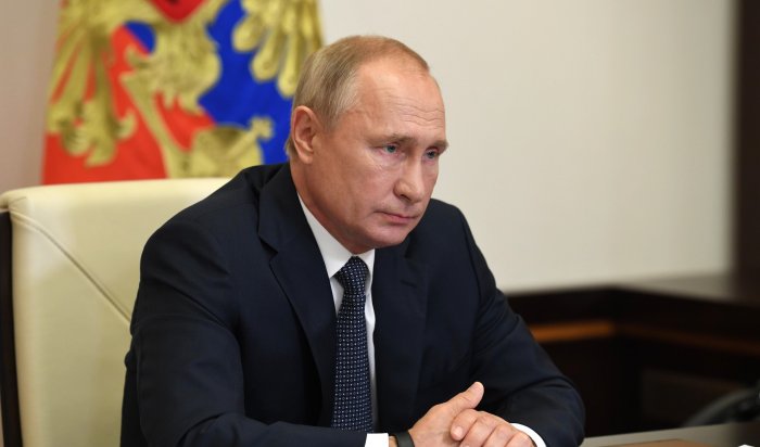 Владимир Путин уходит на самоизоляцию из-за случаев ковида в своем окружении