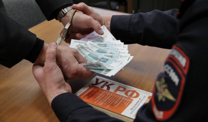 В Иркутске экс-начальник судебных приставов обвиняется в получении взятки