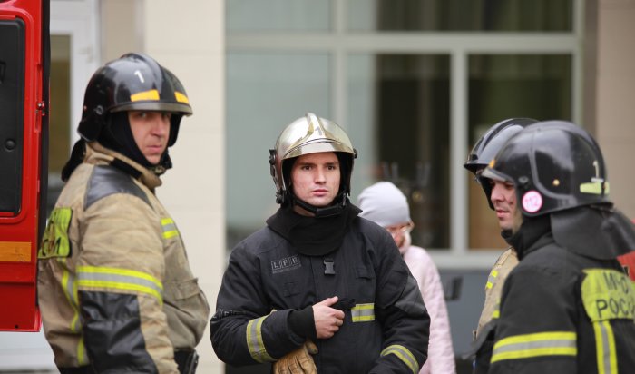 Учебная эвакуация прошла в школе Иркутска (Фоторепортаж)