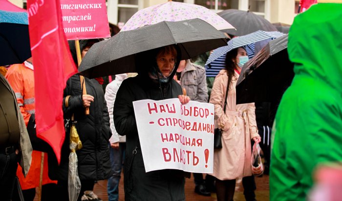 Иркутский обком КПРФ провел акцию за честные выборы (Фоторепортаж)