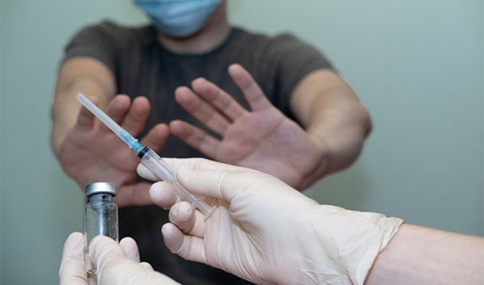 Замглавы Роспотребнадзора по Приангарью рассказала, кто может отказаться от вакцинации против ковида
