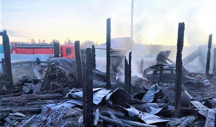 Крупный пожар произошел в селе Никольск Иркутского района
