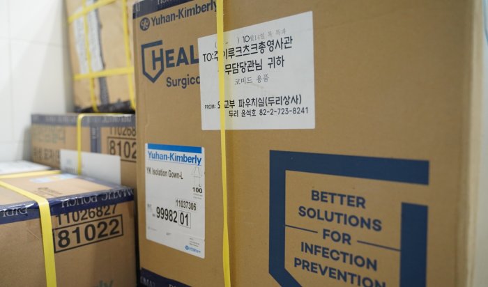 Генеральное консульство Кореи в Иркутске передало гуманитарный груз областной инфекционной больнице