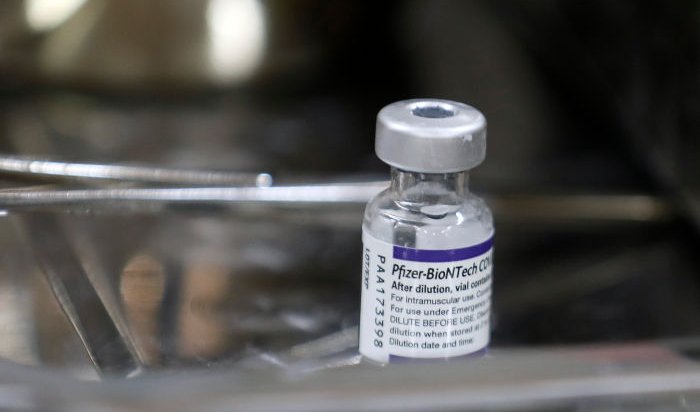 В Греции антипрививочникам тайно вводили вакцину от коронавируса вместо физраствора