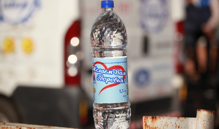 Общественники доставили в ковидные госпитали Иркутска 1500 литров питьевой воды (Фоторепортаж)