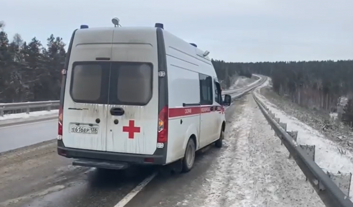В Иркутском районе столкнулись автомобиль и микроавтобус — один человек погиб (Видео)