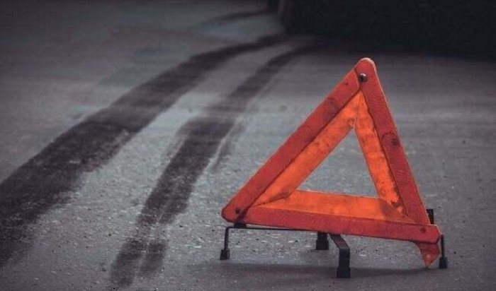 В Братском районе погибли два пассажира Toyota Mark II после ДТП с деревом (Видео)