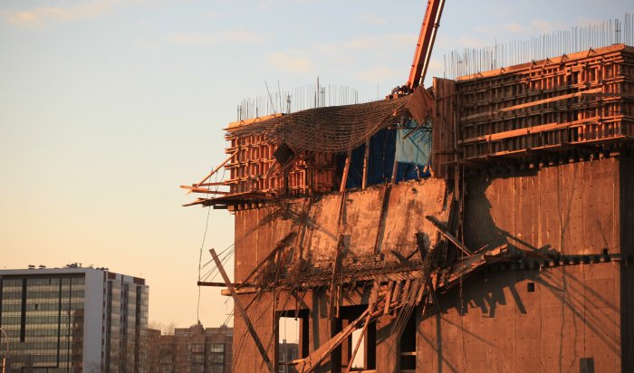 В Иркутске при строительстве многоэтажки частично обрушилась стена