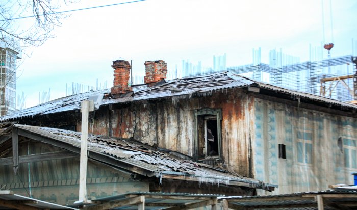 В Иркутске сожгли памятник архитектуры (Фоторепортаж)