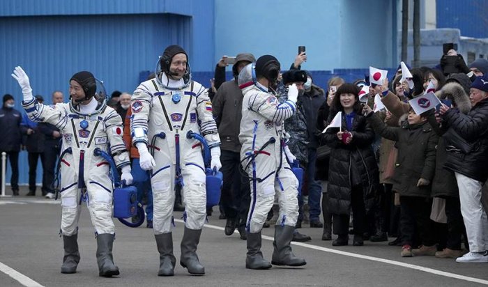 Два японских туриста и космонавт из России отправились на МКС