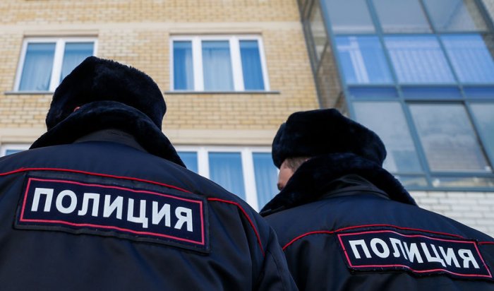В Иркутске неизвестный украл пожарный рукав из подъезда