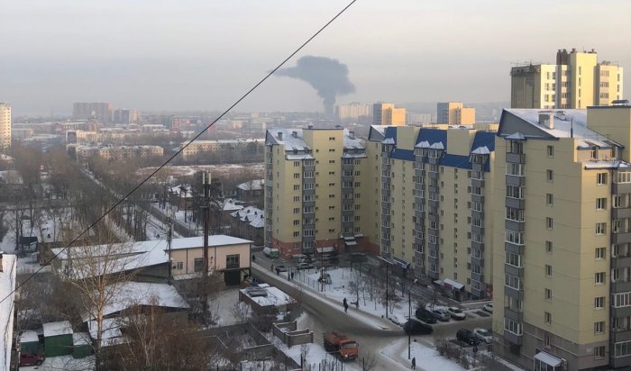 На стройплощадке ЖК «Якоби-Парк» в Иркутске произошел пожар (Видео)