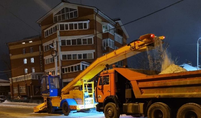 За сутки в Иркутске дорожные службы вывезли 538 тонн снега
