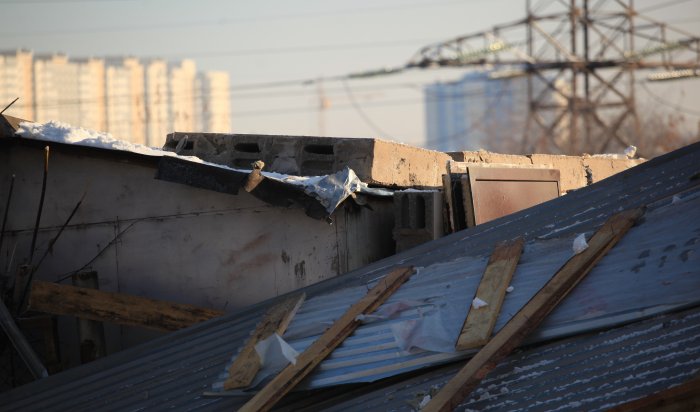 В гаражном кооперативе № 10 по улице Геологов в Иркутске произошёл взрыв (Фоторепортаж)