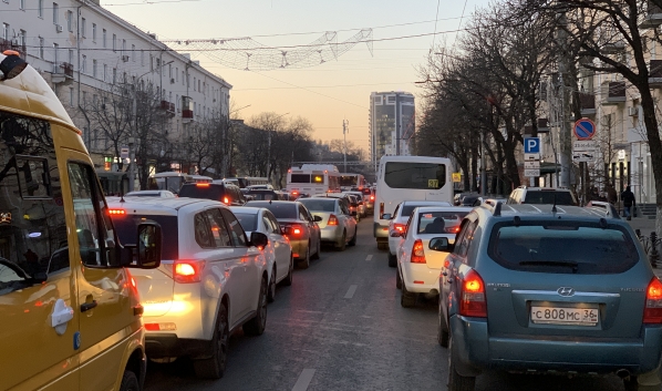 Онлайн-камеры WEACOM.RU: 27 декабря в Иркутске зафиксированы 10-балльные пробки