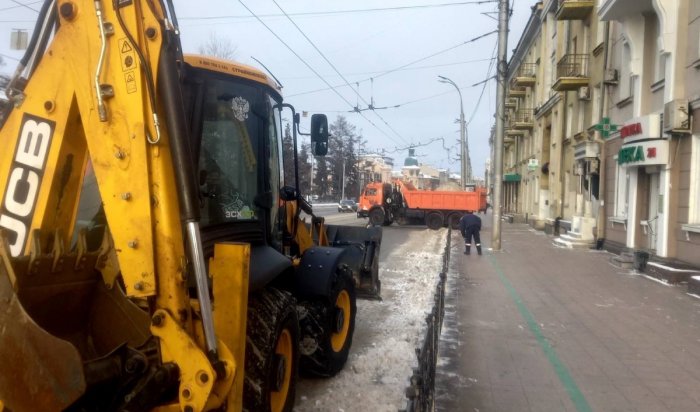 1 января в Иркутске  было задействовано 70 единиц техники и более 100 человек в уборке снега