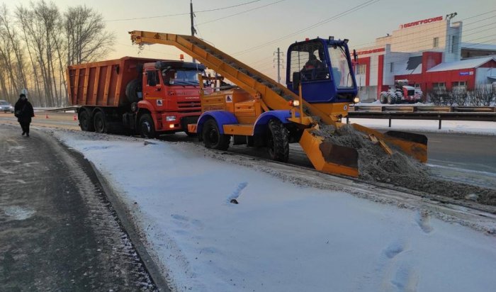 В новогодние праздники уборка снега в Иркутске ведется во всех округах города