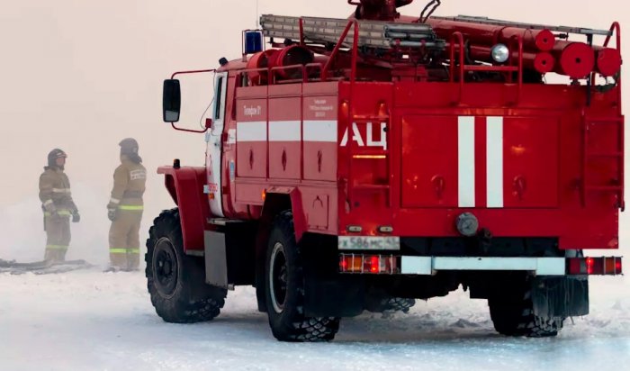 В Иркутске ликвидировали пожар в складах с газовыми баллонами