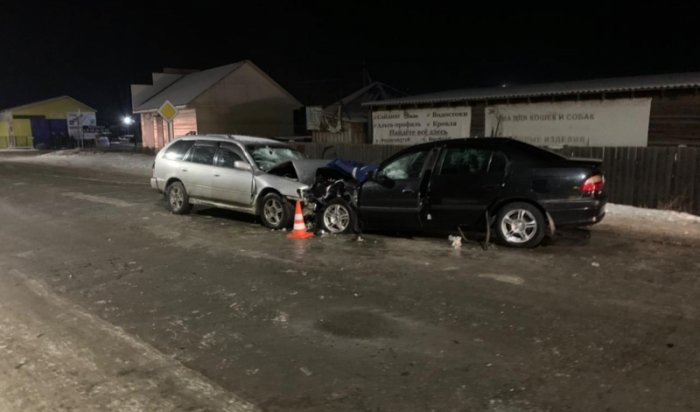 В Иркутском районе четыре человека пострадали в аварии