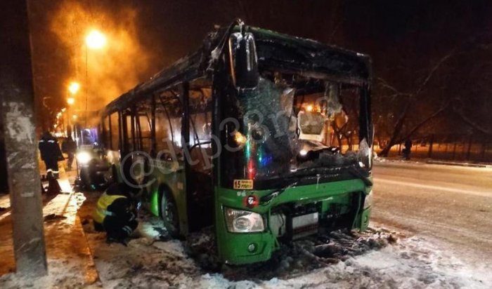 На остановке в Ново-Ленино сгорел автобус (Видео)