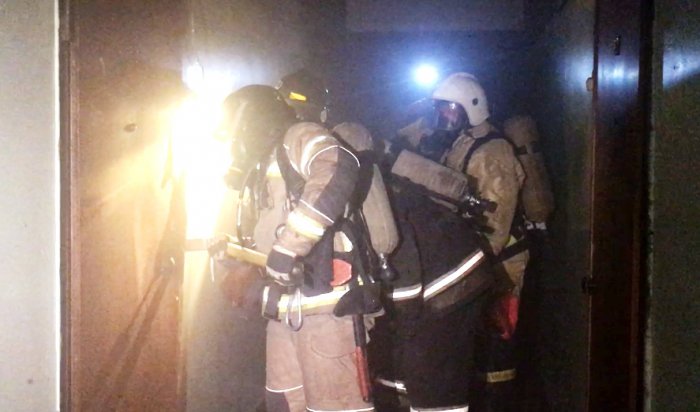 Пожар произошел в многоэтажном доме в мкрн Топкинский Иркутска