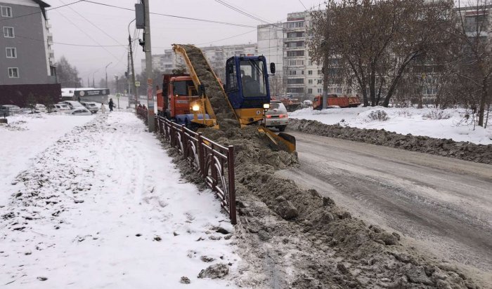 За сутки с улиц Иркутска вывезли более двух тысяч тонн снега