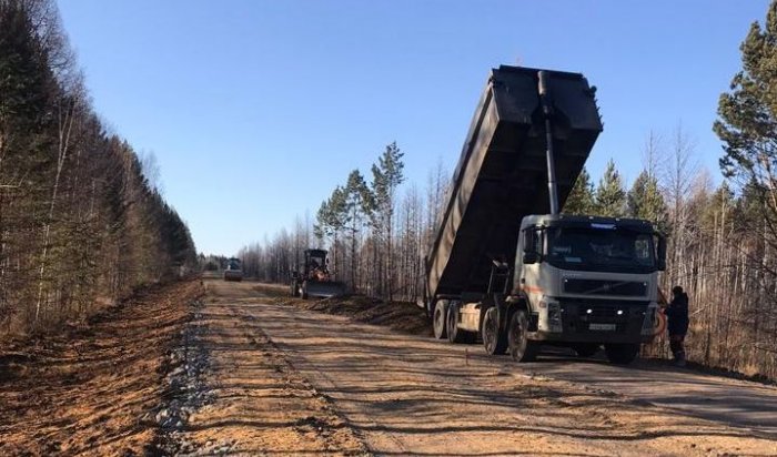 В Нукутском районе ремонтируют дорогу, ведущую на «золотые пески»