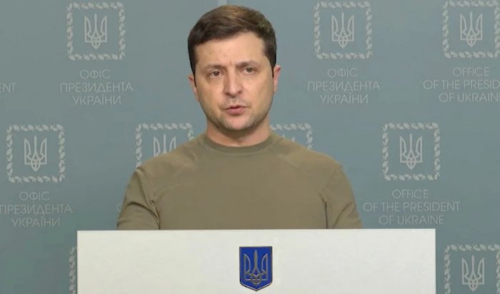 Зеленский заявил, что Украина предлагает вернуться на путь мира (Видео)