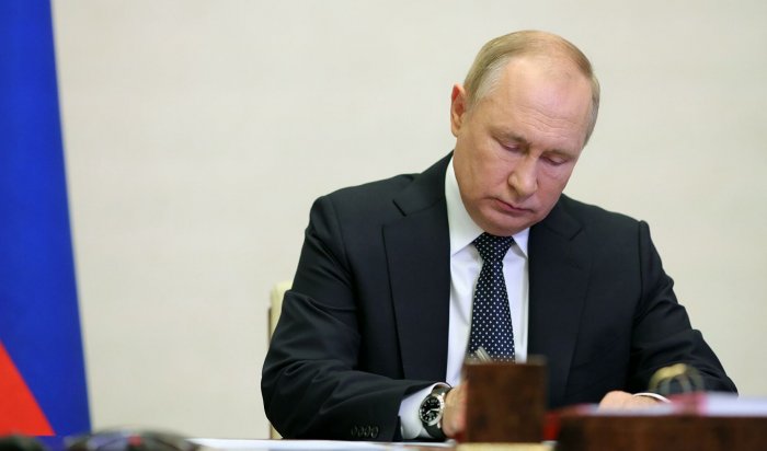 Путин подписал закон об уголовном наказании за фейки о ВС России и призывы к антироссийским санкциям