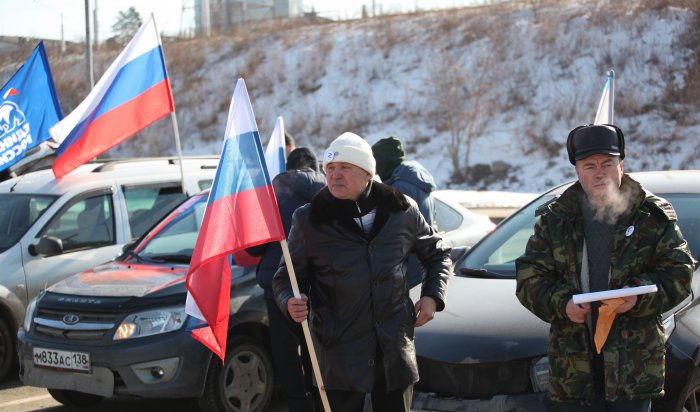 Более 100 машин поучаствовали в автопробеге в честь годовщины присоединения Крыма