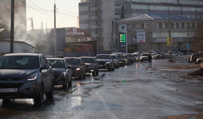 В Иркутске на улице Ширямова  произошла авария с участием трёх машин (Фоторепортаж)