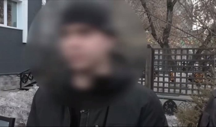 В Иркутске задержан мужчина, разгуливавший с ножами в микрорайоне Зеленый (Видео)