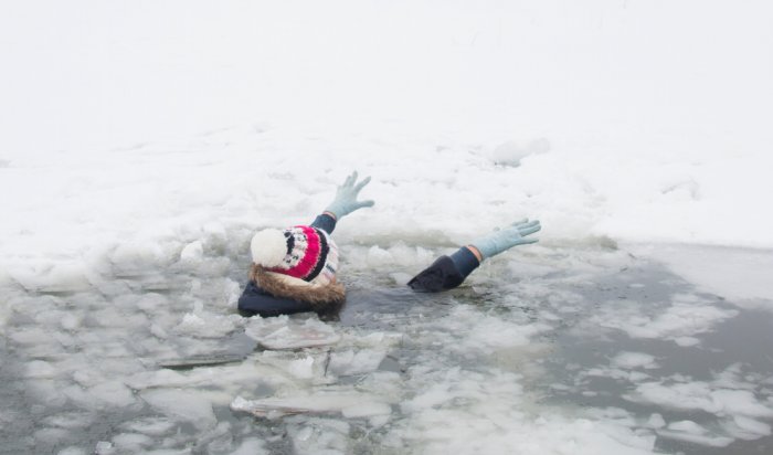 В Иркутске восьмиклассник провалился под лёд Ангары и погиб