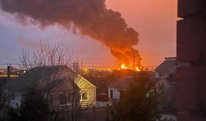 В Белгороде произошел пожар на нефтебазе (Видео)