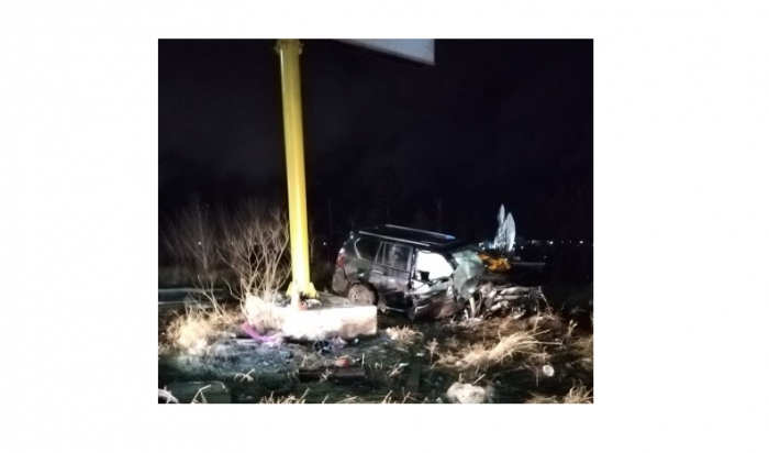 В Братске водитель Lexus погиб при столкновении с билбордом