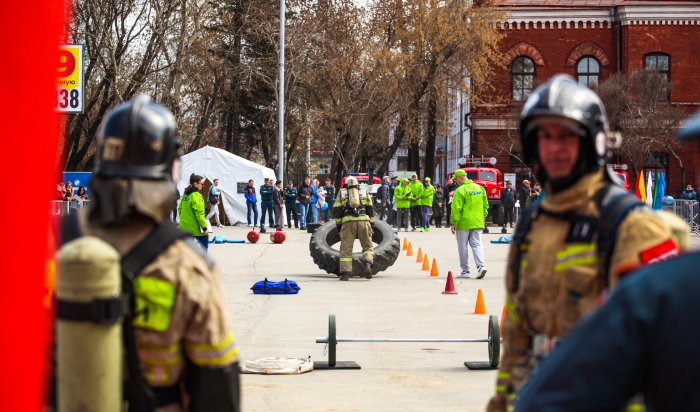 Соревнования по функциональному пожарному многоборью состоялись в Иркутске (Фоторепортаж)