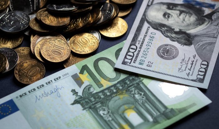 Впервые за два года курс доллара опустился ниже 69 рублей