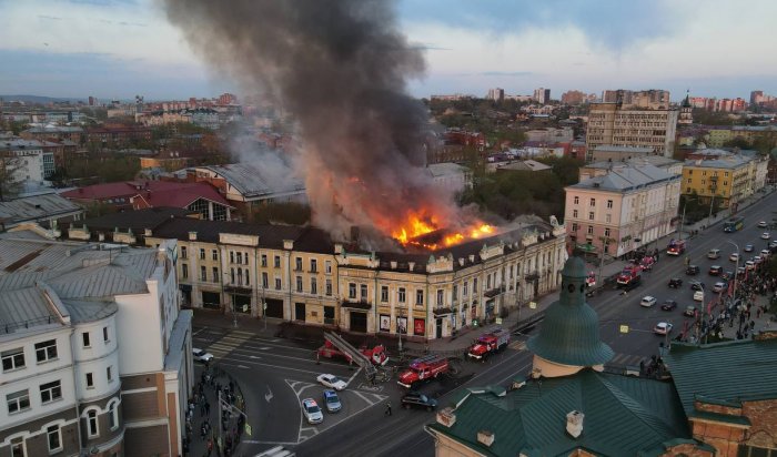Онлайн-камера WEACOM.RU зафиксировала момент возгорания здания ТЮЗа в Иркутске(Видео)