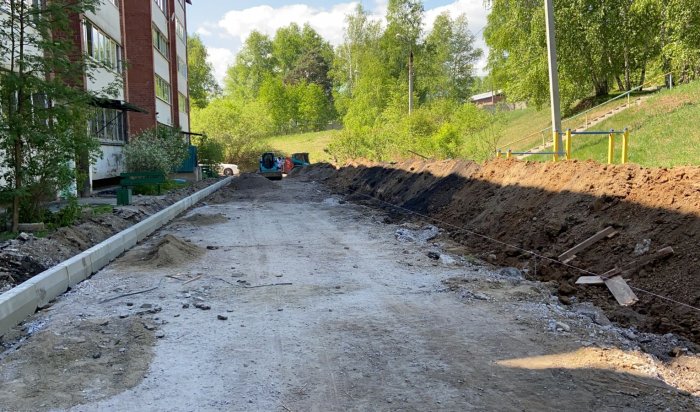 В Свердловском округе Иркутска отремонтируют более 15 дворов