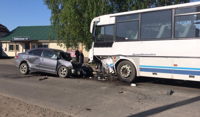 Шесть человек пострадали в ДТП с автобусом в Зиме (Видео)